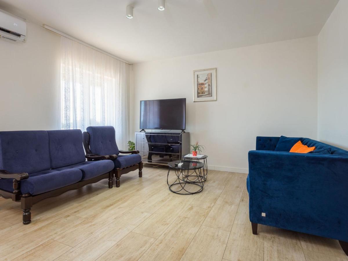 Maris-2 By Interhome *
